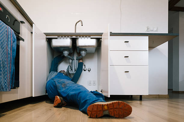 Professional Plumbing technician working in Fort Washington, MD